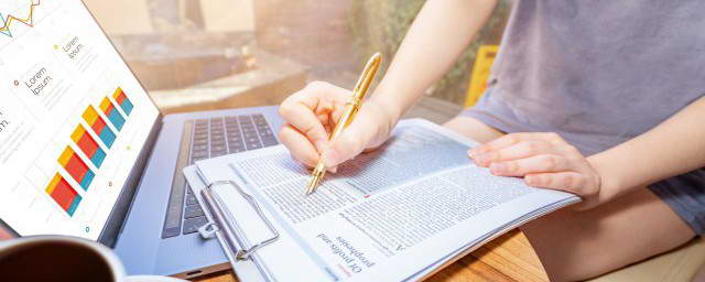 美国消费者信心连续两个月上升 但仍显低迷