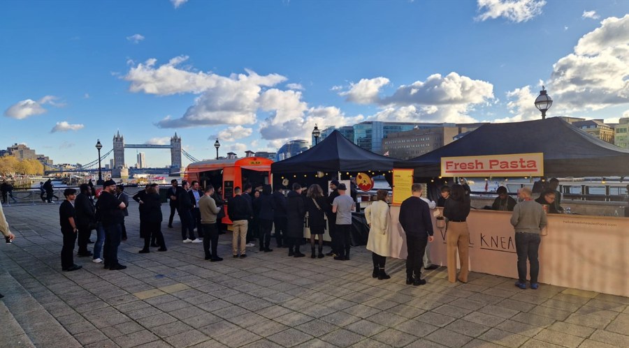 美股前瞻 | 三大股指期货全面上涨,美欧达成15%关税协议,“超级周”来临